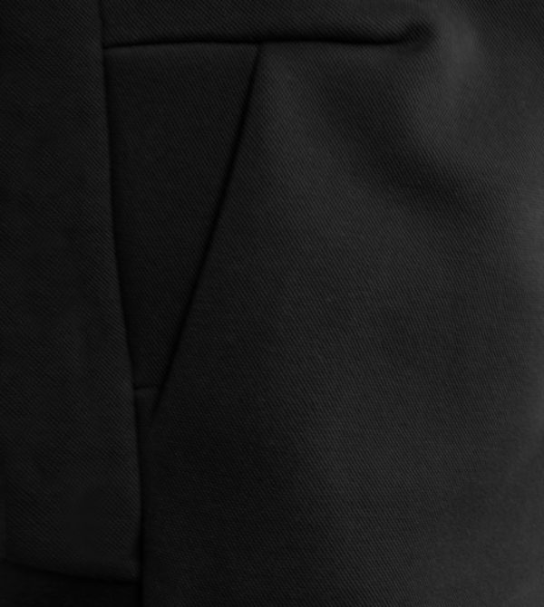 felpa bionik zeus nero tinta unita relax logo stampato con cappuccio zip tasche laterali con cappuccio e zip vestibilità Standard Fit 55% Cotone 41% Poliestere 4% Elastane